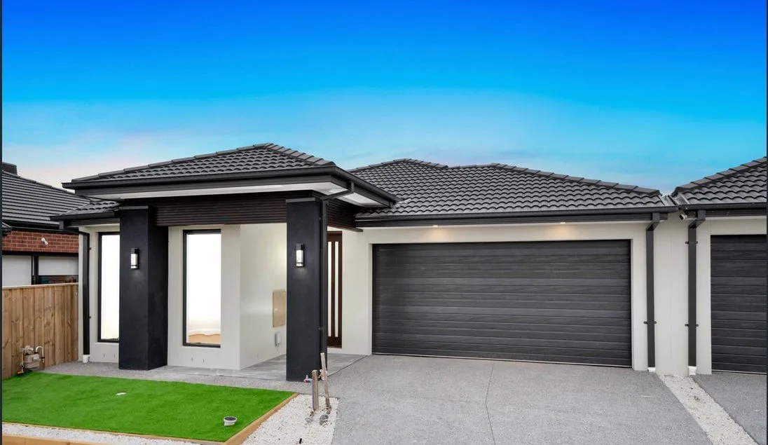 A home with a double garage and driveway in the Liverpool area